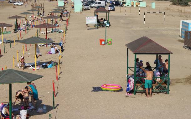 Bu ərazilərdə pulsuz çimərliklər fəaliyyət göstərir