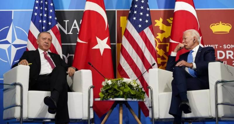 Norveç mediasının Türkiyə analizi: Hamı Ərdoğanın qapısını döyür