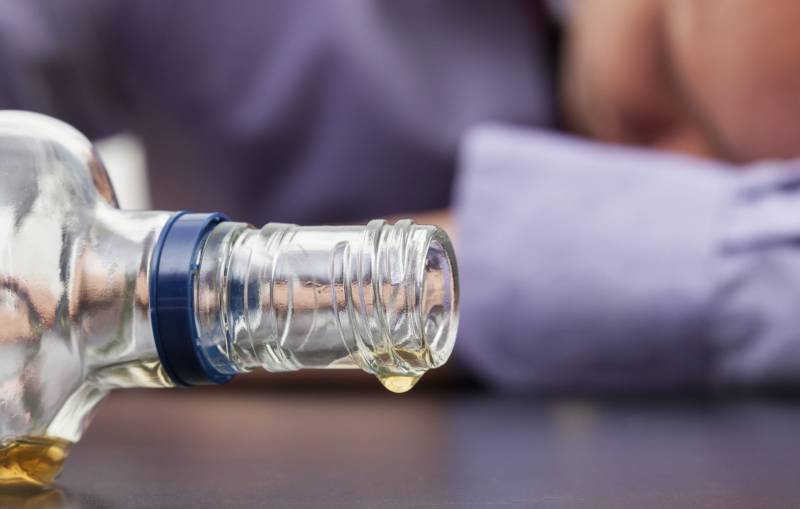 Kirayə yaşadığı evdə sirkə turşusu içdi - Həyatını itirdi