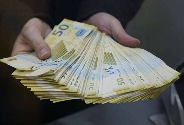 Azərbaycan manatının dövretmə sürəti azalıb