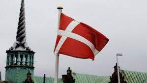 Türkiyənin Kopenhagendəki səfirliyi önündə Quran yandırıldı         