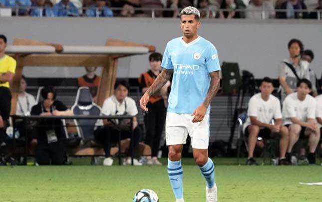 \"Barselona\" \"Siti\"nin futbolçusundan bunu xahiş etdi