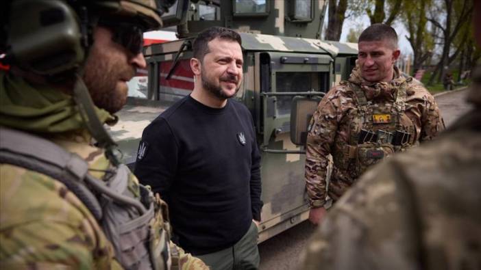 Ukrayna prezidenti Zelenski hərbi hissələri ziyarət etdi