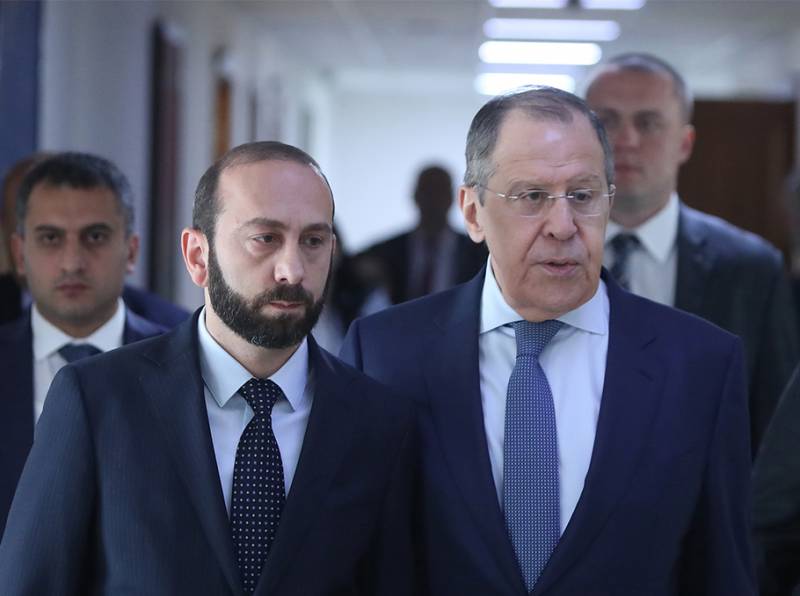 Mirzoyan Lavrovla Qarabağı müzakirə etdi