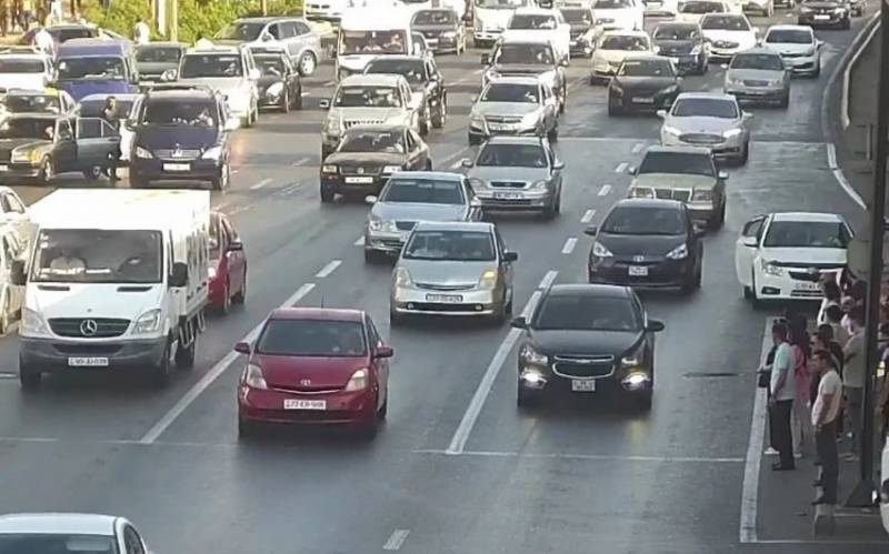 Paytaxtın bu yollarında sıxlıq var - SİYAHI