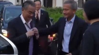 Çinli nazir həmkarını qalstuksuz görüb görün nə etdi - VİDEO  