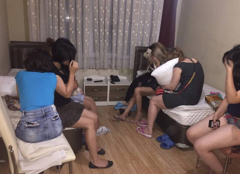 Azərbaycanlı qadınları Türkiyədə əxlaqsızlığa cəlb edən şəxslə bağlı QƏRAR