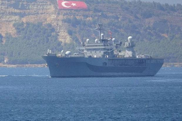 Amerikanın döyüş gəmisi Çanaqqala boğazından keçdi