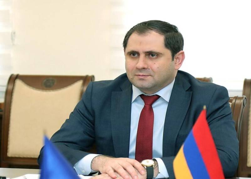 Suren Papikyan buna görə Rusiyaya getdi