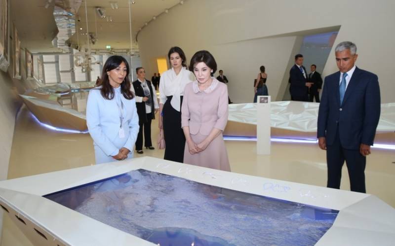 Özbəkistan Prezidentinin xanımı Heydər Əliyev Mərkəzi ilə tanış oldu