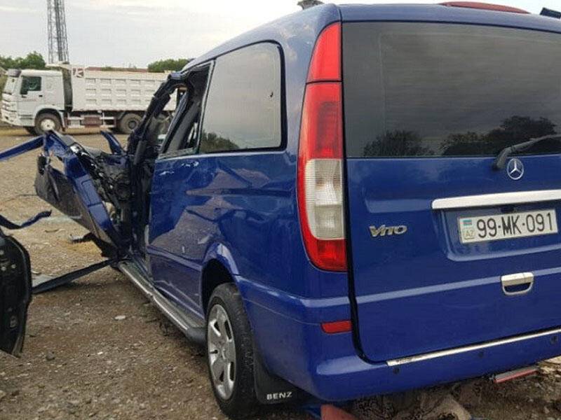 Hacıqabulda mikroavtobus 2 piyadanı vuraraq ÖLDÜRDÜ