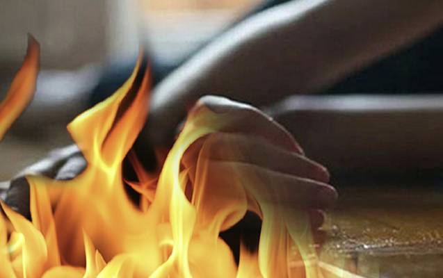 Qadın özünü yandıraraq intihar etdi