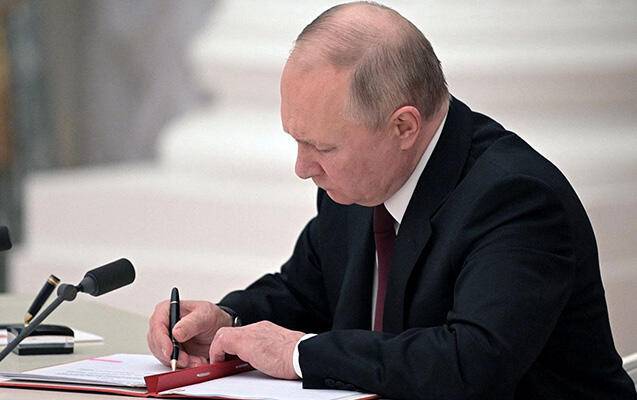 Putin könüllü hərbçilərlə bağlı fərman imzaladı