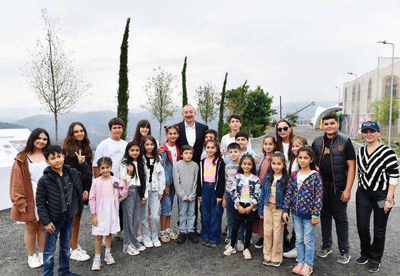 Mehriban Əliyeva Laçındakı bayram şənliyindən fotolar paylaşdı