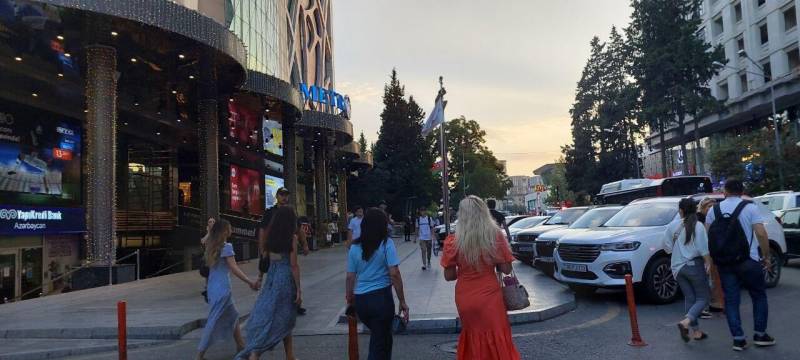 “Metropark”a partlayıcı qoyulması ilə bağlı həyəcan  - YENİLƏNDİ (VİDEO)