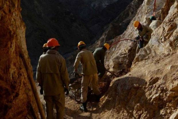 Qızıl mədənində faciə: Ölənlər var