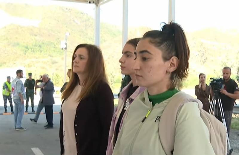 \"Laçın\" SBM-dən erməniəsilli şəxslərin keçidi təmin edilir - VİDEO