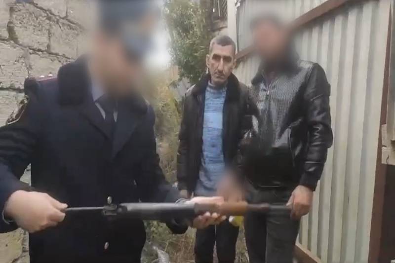 “Kalaşnikov” avtomatını gizlədən şəxs saxlanıldı - VİDEO