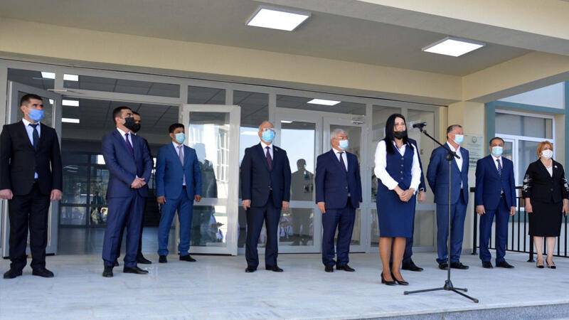 Yeni tikilən məktəb çökür: Şagirdlərin həyatı təhlükədədir? - AÇIQLAMA