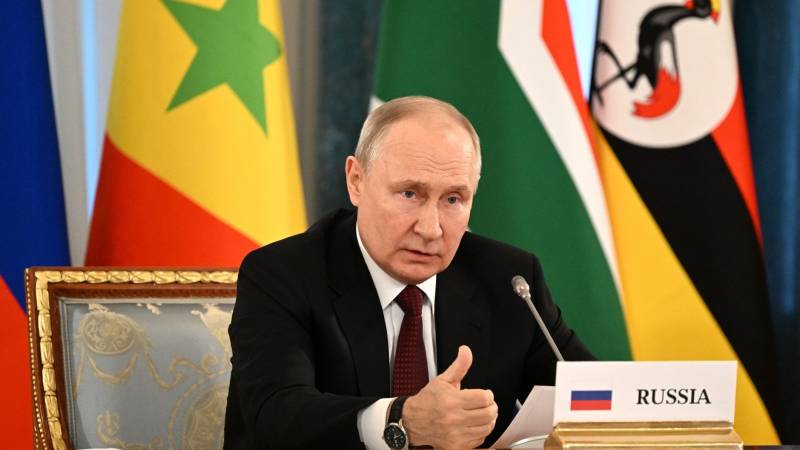 Putin BƏƏ və Səudiyyə Ərəbistanına səfər edəcək
