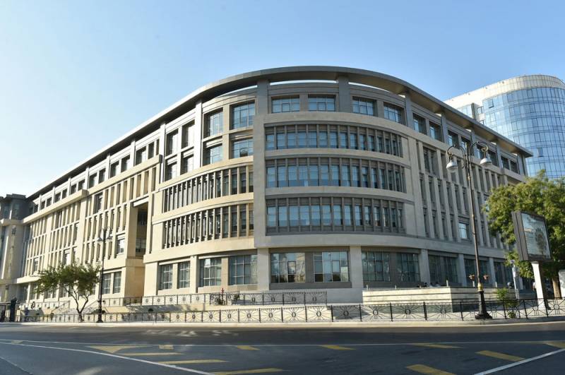 Bakıda məşhur liseyin 9 şagirdi və 1 müəllimi qızılcaya yoluxub? 