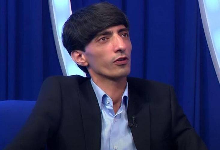 Vüqar Əbdülovdan Baləliyə sərt sözlər: \"Oxuduğu meyxana deyil...\"
