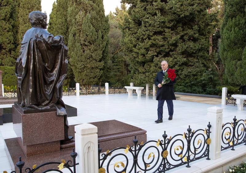 DTX əməkdaşları Heydər Əliyevin məzarını ziyarət etdilər - FOTOLAR