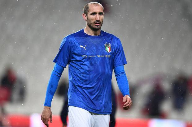 Məşhur italiyalı futbolçu karyerasını başa vurur