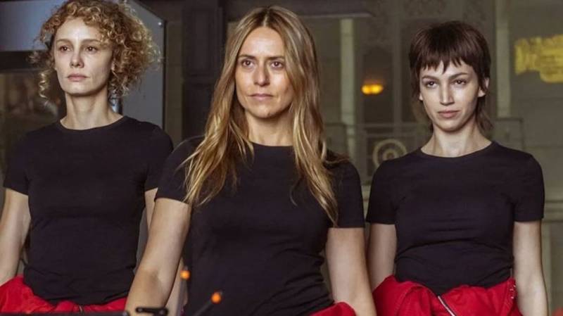 “La Casa de Papel”in ulduzu şəhər meydanına çıxıb Qəzza mesajı verdi