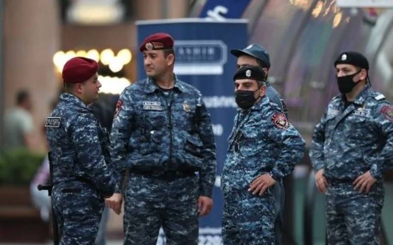 Ermənistanda polis rəisi və müavini korrupsiyaya görə həbs olundu