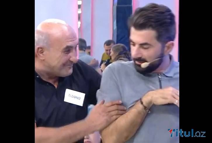 Arvadını aparmağa gələn şəxsin Zaura etdiyi hərəkət GÜNDƏM OLDU: Aparıcı uzaq durmağını istədi - VİDEO/FOTO