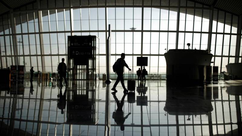 Yağan güclü qar səbəbindən minlərlə aviareys təxirə salındı