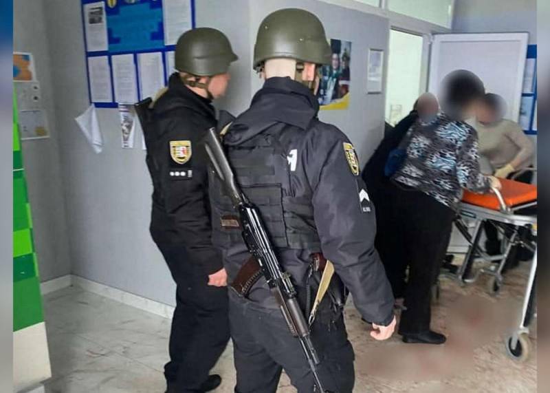 Deputat iclasda qumbara PARTLATDI - VİDEO