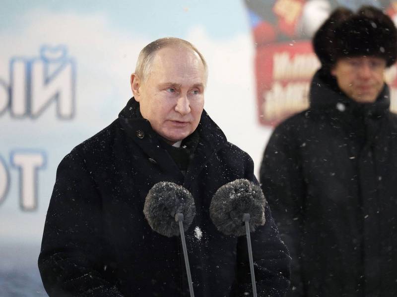 Züqanov 15 dərəcə şaxtada papaqsız danışan Putinin səhhətindən narahatdır - \"Qamçılamaq lazımdır\"