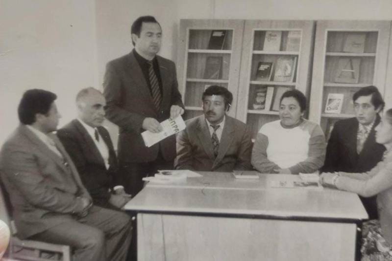Təmənnasız adamın portretindəki ştrixlər - FOTO