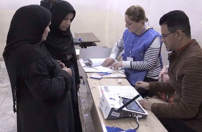 İraq 10 ildən sonra yerli seçkilər üçün sandıq başına gedir