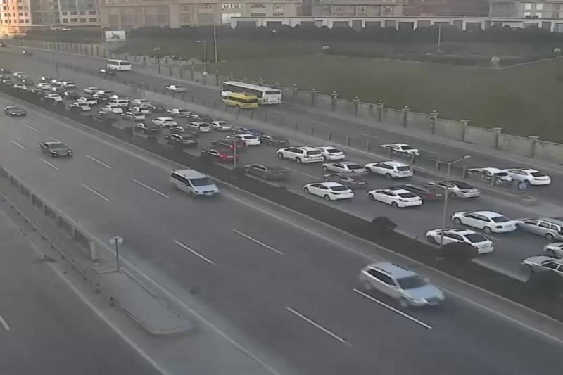 Bakıda sıxlıq olan yollar - SİYAHI