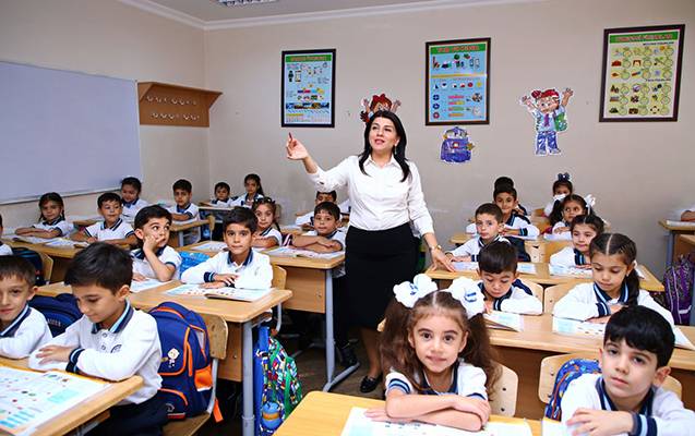 Paytaxtda çalışan müəllimlərin maaşı açıqlandı