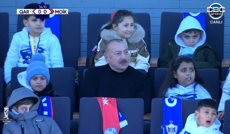 İlham Əliyev Xankəndidəki oyunu şəhid övladları ilə birgə izləyir - VİDEO