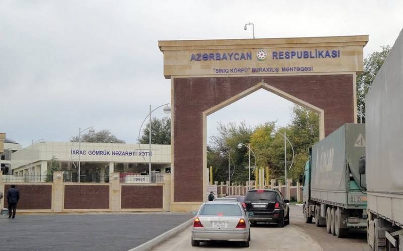 “Qırmızı Körpü”də minə yaxın maşın gözləyir 