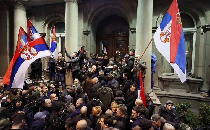 Belqradda nə baş verir?: Vuçiç xalqa müraciət edib - VİDEO