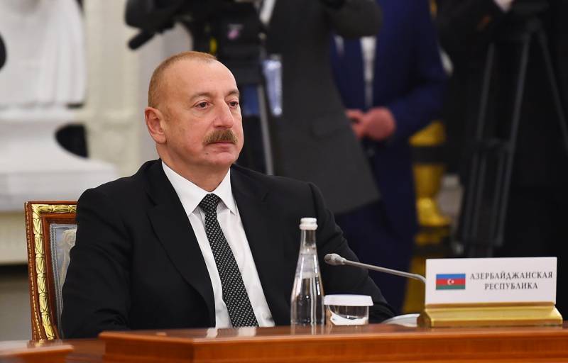 İlham Əliyev Sankt-Peterburqda qeyri-rəsmi naharda iştirak etdi