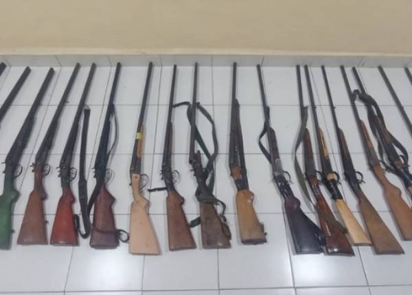 Daha 3 nəfər ov tüfəngini polis təhvil verdi