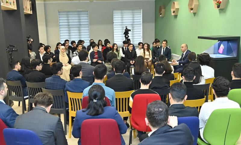 Emin Əmrullayev gənclərlə görüşdü - FOTOLAR