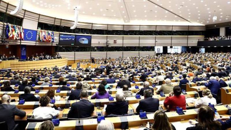 Avropa Parlamentində iki deputatın toxunulmazlığı götürüldü - SƏBƏB