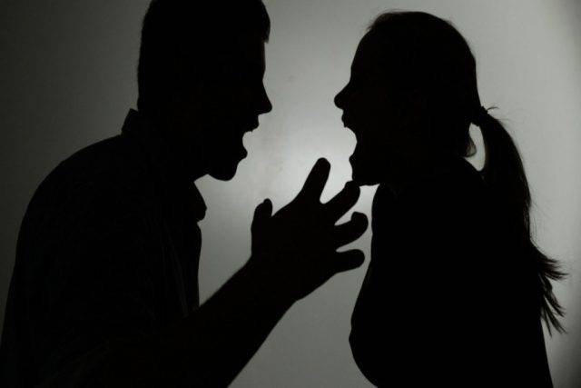 Həyat yoldaşı ilə mübahisə edən kişi onun pitonunun başını dişləyərək... - FOTO