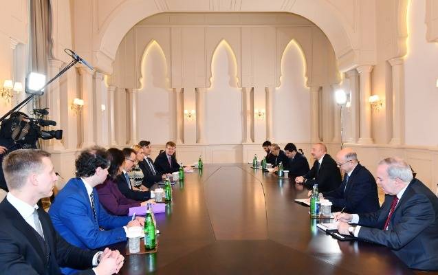 Prezident qəbullar keçirdi - FOTOLAR