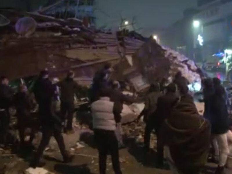Qaziantepdən dəhşətli kadrlar: Xilasetmə zamanı bina çökdü - VİDEO