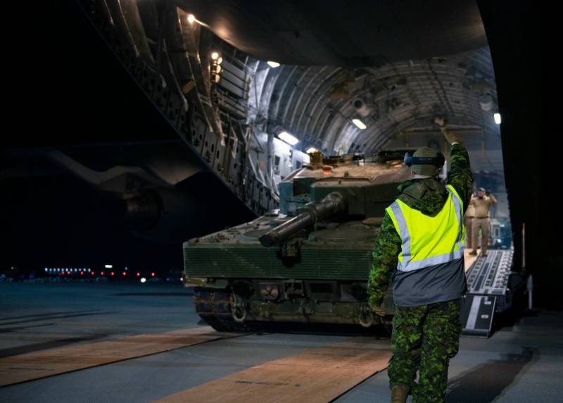 Leopard tankları Polşaya çatdı - FOTO