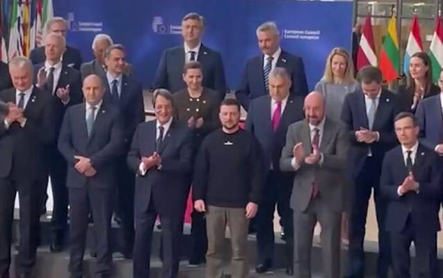 Zelenskini ondan başqa hamı alqışladı - VİDEO